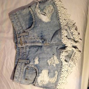 NWT Lf stores lace trim denim shorts